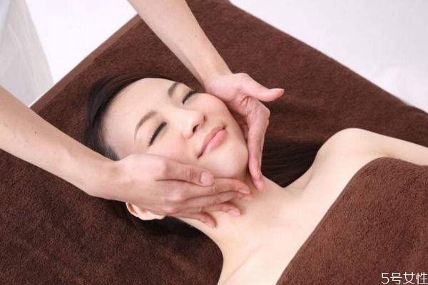 怎樣美白皮膚最有效 面部美白的誤區(qū) 怎樣美白皮膚最有效 面部美白的誤區(qū)