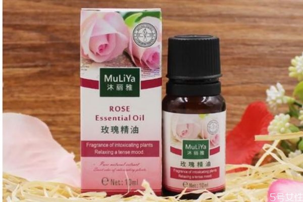 玫瑰精油有豐胸效果嗎 玫瑰精油可以豐胸嗎 玫瑰精油有豐胸效果嗎 玫瑰精油可以豐胸嗎