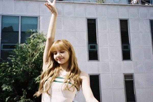 卷發(fā)不能用梳子嗎 卷發(fā)棒的用法大波浪