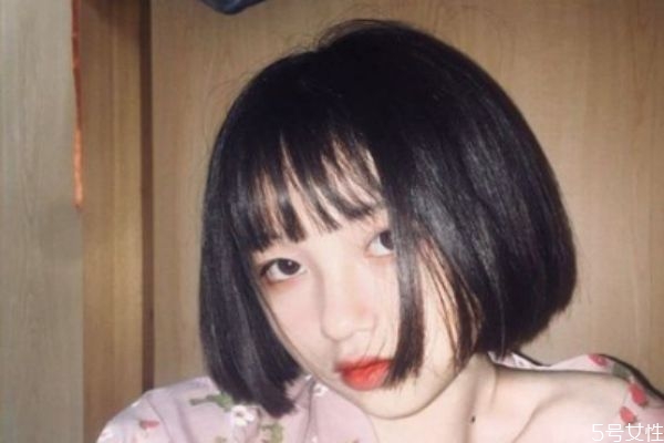 夾板跟卷發(fā)棒哪個(gè)實(shí)用 短發(fā)如何使用卷發(fā)棒 夾板跟卷發(fā)棒哪個(gè)實(shí)用 短發(fā)如何使用卷發(fā)棒