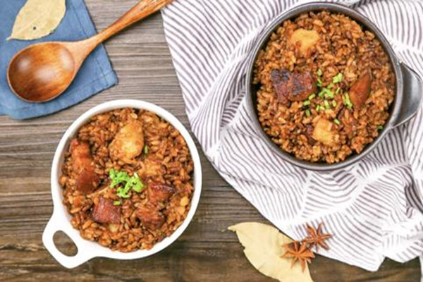五花肉燜飯怎么做 五花肉燜飯的做法 五花肉燜飯怎么做 五花肉燜飯的做法