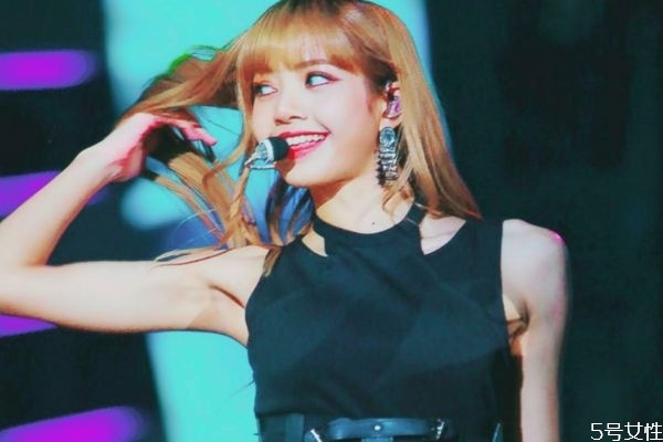 晚上睡覺頭發(fā)扎還是披 披頭發(fā)睡覺好還是扎頭發(fā)睡覺好 晚上睡覺頭發(fā)扎還是披 披頭發(fā)睡覺好還是扎頭發(fā)睡覺好