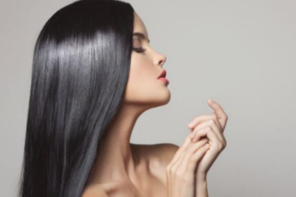 頭發(fā)做軟化有傷害嗎 如何讓頭發(fā)變?nèi)犴? alt=