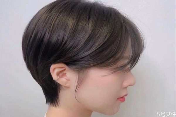 頭發(fā)剪完層次多久能留回來 齊頭發(fā)和層次哪個好看 頭發(fā)剪完層次多久能留回來 齊頭發(fā)和層次哪個好看