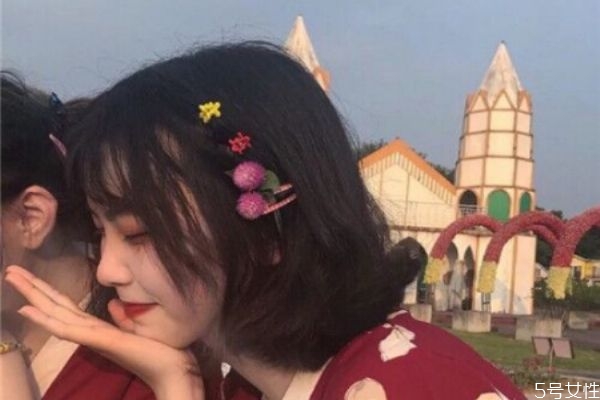 頭發(fā)很厚怎樣讓頭發(fā)變少 如何讓厚頭發(fā)變少 頭發(fā)很厚怎樣讓頭發(fā)變少 如何讓厚頭發(fā)變少