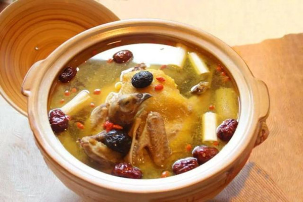 整只雞煲湯的做法 整只雞應(yīng)該怎么煲湯