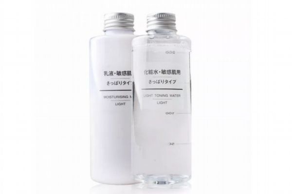 用了水為什么還要用乳液 用完水一定要用乳液嗎 用了水為什么還要用乳液 用完水一定要用乳液嗎