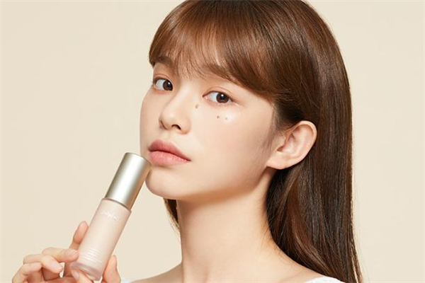 橘朵粉底液怎么樣 橘朵粉底液和紅地球粉底液哪個好 橘朵粉底液怎么樣 橘朵粉底液和紅地球粉底液哪個好