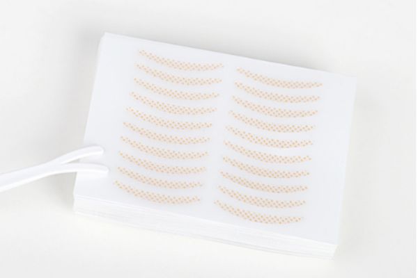 雙眼皮貼在化妝的哪個(gè)步驟使用 雙眼皮的化妝步驟 雙眼皮貼在化妝的哪個(gè)步驟使用 雙眼皮的化妝步驟