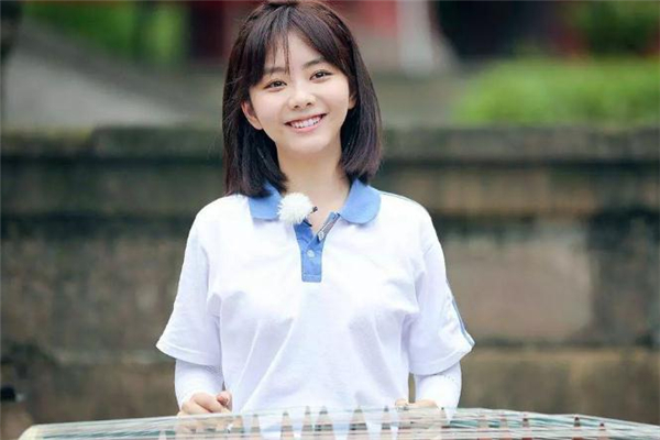 女生校服配什么發(fā)型好看 穿校服適合什么發(fā)型 女生校服配什么發(fā)型好看 穿校服適合什么發(fā)型