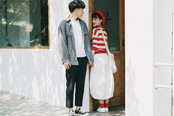 男朋友喜歡捏我臉表示什么 男朋友喜歡摸臉是什么意思 男朋友喜歡捏我臉表示什么 男朋友喜歡摸臉是什么意思