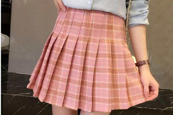 高腰短裙搭配什么上衣 高腰短裙的搭配方法 高腰短裙搭配什么上衣 高腰短裙的搭配方法