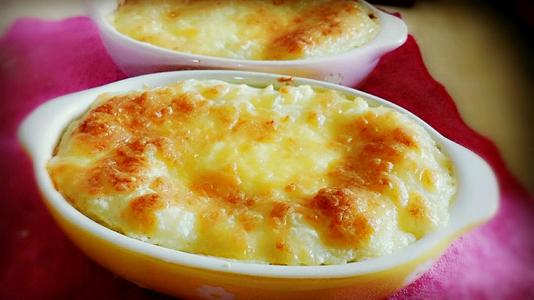 芝士焗土豆泥的做法 芝士焗土豆泥怎么做好吃 芝士焗土豆泥的做法 芝士焗土豆泥怎么做好吃