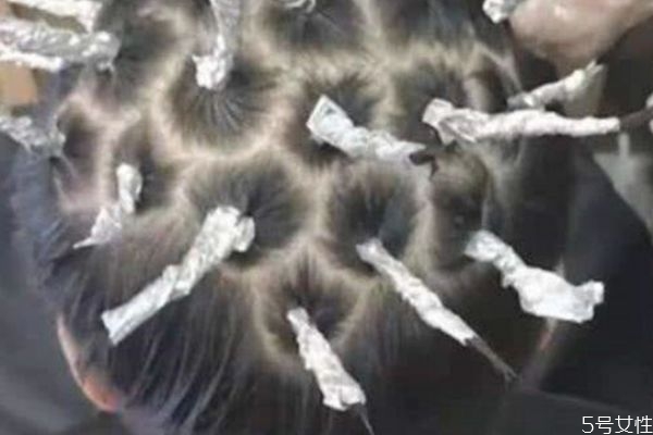 錫紙燙可以軟化回來嗎 軟化后多久可以再燙發(fā) 錫紙燙可以軟化回來嗎 軟化后多久可以再燙發(fā)