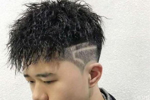 錫紙燙用發(fā)泥還是發(fā)蠟定型 燙錫紙燙發(fā)型要多久 錫紙燙用發(fā)泥還是發(fā)蠟定型 燙錫紙燙發(fā)型要多久