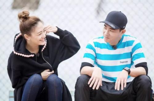 男生心動(dòng)時(shí)看你的眼神是怎樣的 男生對(duì)一個(gè)人心動(dòng)時(shí)的眼神 男生心動(dòng)時(shí)看你的眼神是怎樣的 男生對(duì)一個(gè)人心動(dòng)時(shí)的眼神