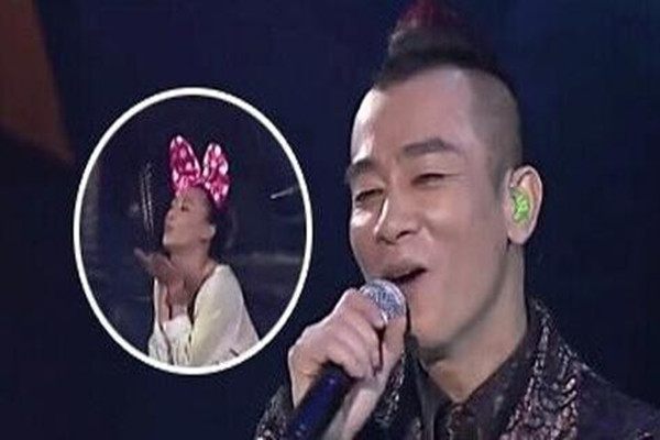 異性對(duì)你有好感的眼神 異性喜歡你的眼神是怎樣的 異性對(duì)你有好感的眼神 異性喜歡你的眼神是怎樣的