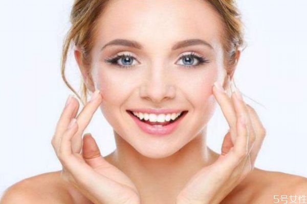 油性皮膚造成的原因 為什么會產(chǎn)生油性皮膚 油性皮膚造成的原因 為什么會產(chǎn)生油性皮膚