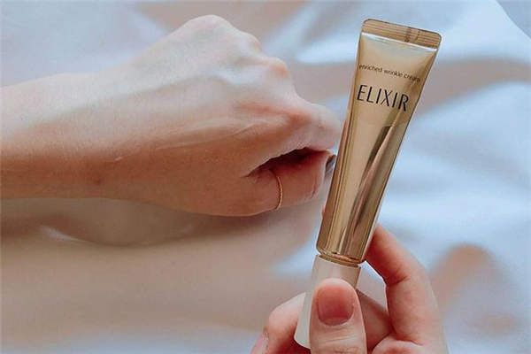 怡麗絲爾眼霜白天可以用嗎 怡麗絲爾眼霜需要避光嗎 怡麗絲爾眼霜白天可以用嗎 怡麗絲爾眼霜需要避光嗎