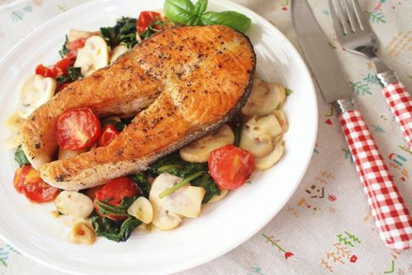 香煎三文魚怎么做好吃 香煎三文魚的做法 香煎三文魚怎么做好吃 香煎三文魚的做法