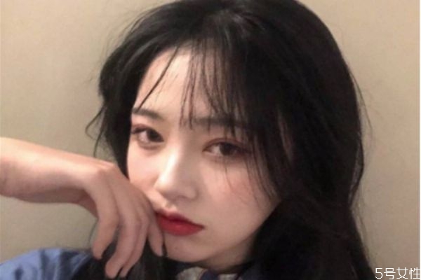 頭皮屑的改善方法有哪些 頭屑多癢用什么洗發(fā)水 頭皮屑的改善方法有哪些 頭屑多癢用什么洗發(fā)水