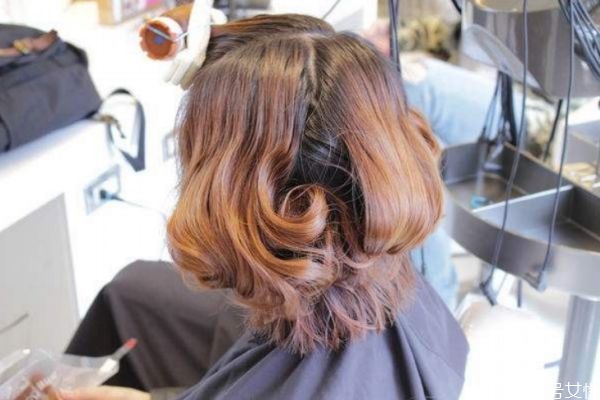 頭發(fā)又軟又油怎么辦 頭發(fā)又軟又油應(yīng)該用什么洗發(fā)水 頭發(fā)又軟又油怎么辦 頭發(fā)又軟又油應(yīng)該用什么洗發(fā)水