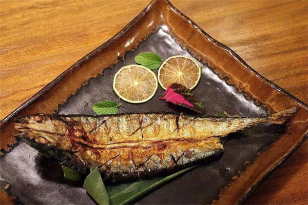 秋刀魚(yú)的熱量 秋刀魚(yú)吃了會(huì)胖嗎 秋刀魚(yú)的熱量 秋刀魚(yú)吃了會(huì)胖嗎