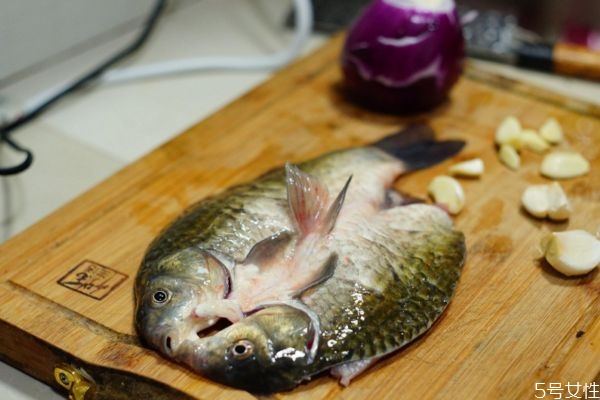 烤箱怎么做烤魚(yú) 烤箱做烤魚(yú)的方法 烤箱怎么做烤魚(yú) 烤箱做烤魚(yú)的方法