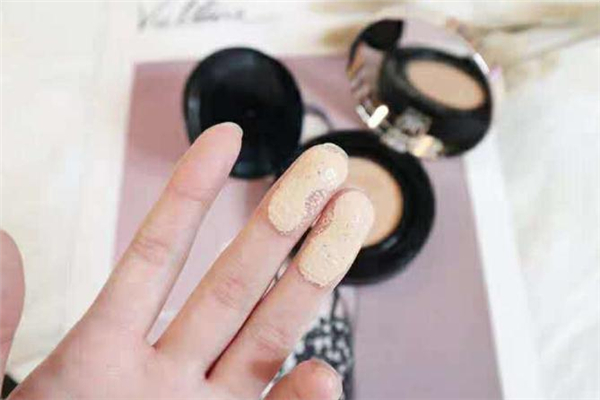 完美日記牛奶肌氣墊適合油皮嗎 完美日記牛奶肌氣墊悶痘嗎 完美日記牛奶肌氣墊適合油皮嗎 完美日記牛奶肌氣墊悶痘嗎