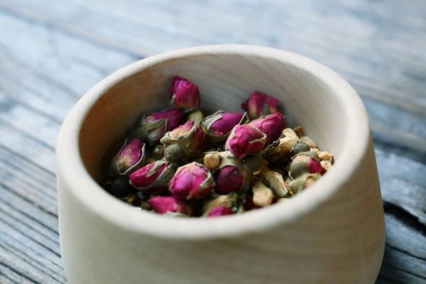 玫瑰花可以敷臉嗎 玫瑰花敷臉可以嗎 玫瑰花可以敷臉嗎 玫瑰花敷臉可以嗎