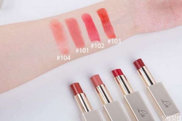 lilt小金磚口紅102和104哪個(gè)好看 lilt小金磚口紅試色 lilt小金磚口紅102和104哪個(gè)好看 lilt小金磚口紅試色