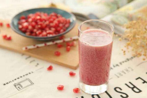 石榴汁應(yīng)該怎么榨 榨石榴汁的簡(jiǎn)單方法 石榴汁應(yīng)該怎么榨 榨石榴汁的簡(jiǎn)單方法