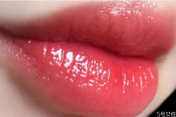 唇釉薄涂怎么涂 唇釉怎么薄涂好看 唇釉薄涂怎么涂 唇釉怎么薄涂好看