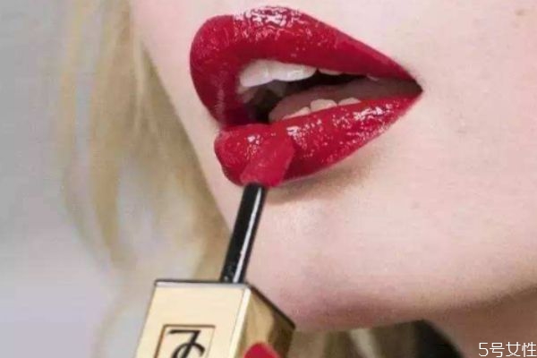 唇釉為什么不掉色持久度高 唇釉不掉色原因 唇釉為什么不掉色持久度高 唇釉不掉色原因