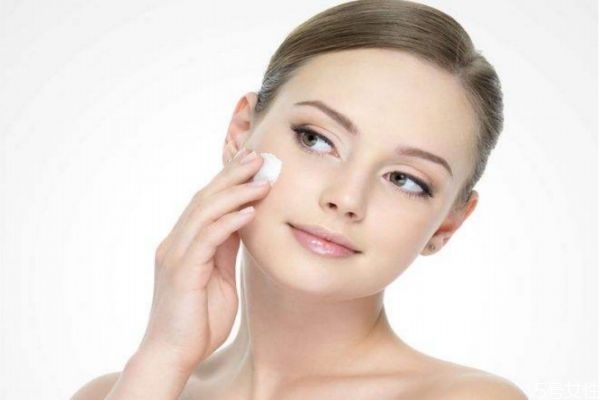 怎樣去黑頭收縮毛孔 怎樣讓毛孔變小皮膚細(xì)膩 怎樣去黑頭收縮毛孔 怎樣讓毛孔變小皮膚細(xì)膩