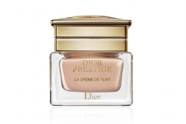 粉底霜和粉底膏的區(qū)別 粉底霜的使用步驟 粉底霜和粉底膏的區(qū)別 粉底霜的使用步驟