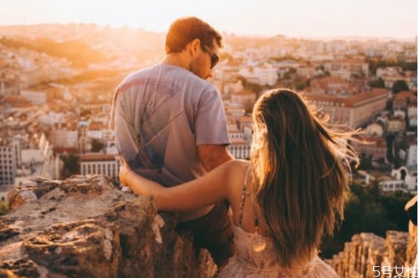 夫妻分房睡傷害的是誰(shuí) 長(zhǎng)期分房睡的夫妻關(guān)系 夫妻分房睡傷害的是誰(shuí) 長(zhǎng)期分房睡的夫妻關(guān)系