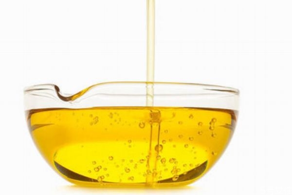 卸妝油進(jìn)眼睛怎么辦 卸妝油進(jìn)眼睛傷害多大 卸妝油進(jìn)眼睛怎么辦 卸妝油進(jìn)眼睛傷害多大