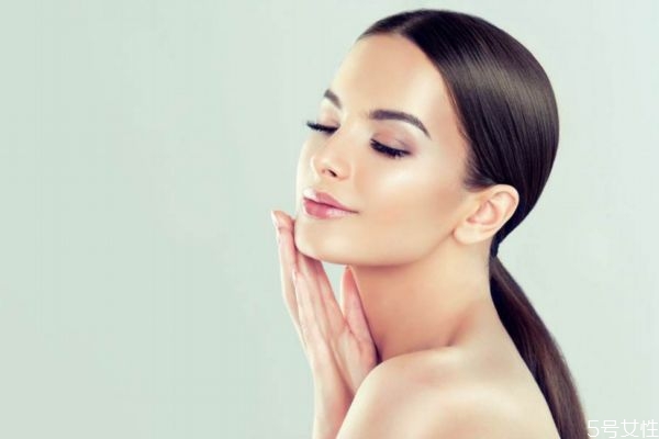 怎樣去黑頭收縮毛孔 怎樣讓毛孔變小皮膚細(xì)膩 怎樣去黑頭收縮毛孔 怎樣讓毛孔變小皮膚細(xì)膩