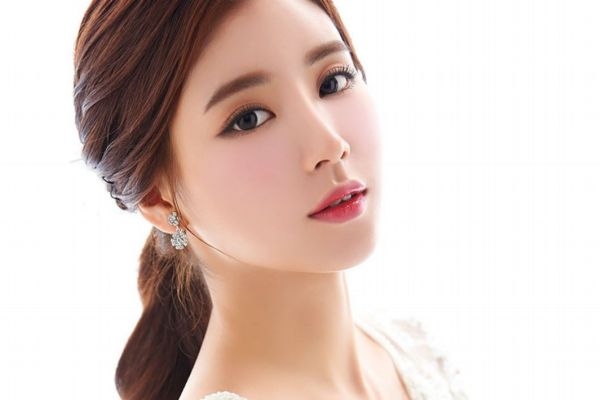 韓式裸妝怎么挑選粉底液 韓式裸妝的畫法 韓式裸妝怎么挑選粉底液 韓式裸妝的畫法