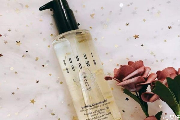 卸妝油適合痘痘肌嗎 卸妝油使用要注意什么 卸妝油適合痘痘肌嗎 卸妝油使用要注意什么