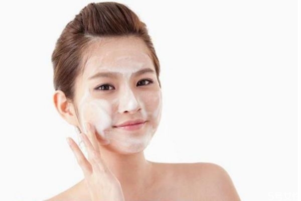 敷完面膜后怎樣正確護膚 為什么敷面膜臉上會有刺痛感 敷完面膜后怎樣正確護膚 為什么敷面膜臉上會有刺痛感