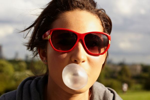 口香糖嚼多了臉會變大嗎 臉變大和口香糖嚼多了有關系嗎 口香糖嚼多了臉會變大嗎 臉變大和口香糖嚼多了有關系嗎