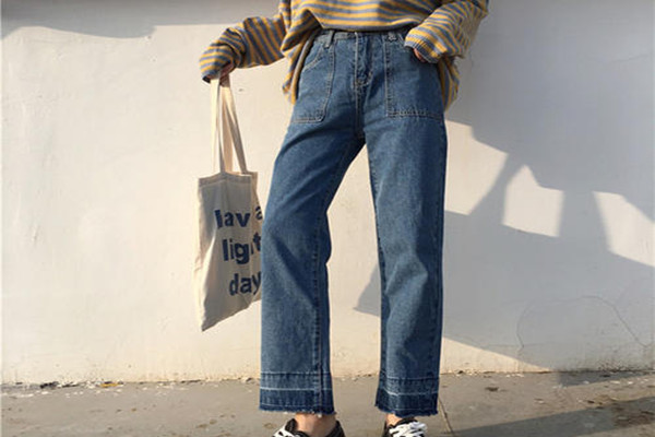 直筒牛仔褲適合什么鞋 直筒牛仔褲搭配什么鞋好看 直筒牛仔褲適合什么鞋 直筒牛仔褲搭配什么鞋好看