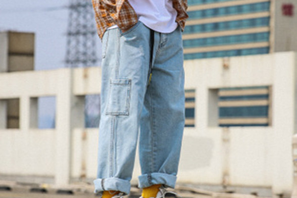 男生直筒牛仔褲怎么搭配 男生直筒牛仔褲的搭配方法 男生直筒牛仔褲怎么搭配 男生直筒牛仔褲的搭配方法