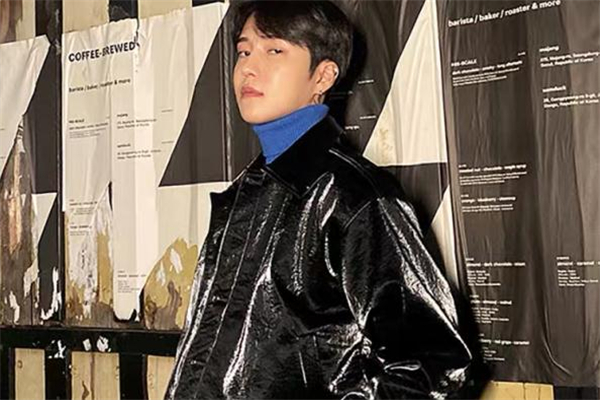 漆皮衣服什么款式好看 漆皮外套流行什么款式 漆皮衣服什么款式好看 漆皮外套流行什么款式