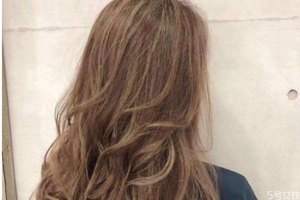 鴨舌帽時(shí)候什么發(fā)型的女生 什么發(fā)型的女生時(shí)候鴨舌帽 鴨舌帽時(shí)候什么發(fā)型的女生 什么發(fā)型的女生時(shí)候鴨舌帽