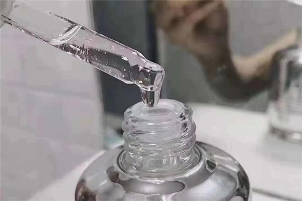 蝶芙蘭銀胖子可不可以白天用 蝶芙蘭銀胖子精華要避光嗎 蝶芙蘭銀胖子可不可以白天用 蝶芙蘭銀胖子精華要避光嗎