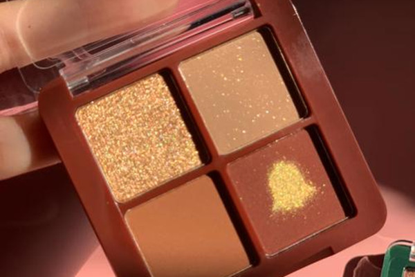 荔萌眼影盤好看嗎 荔萌眼影盤四格眼影盤怎么樣 荔萌眼影盤好看嗎 荔萌眼影盤四格眼影盤怎么樣