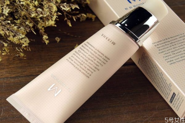 妝前乳能不能隔離彩妝 用隔離好還是妝前乳好 妝前乳能不能隔離彩妝 用隔離好還是妝前乳好